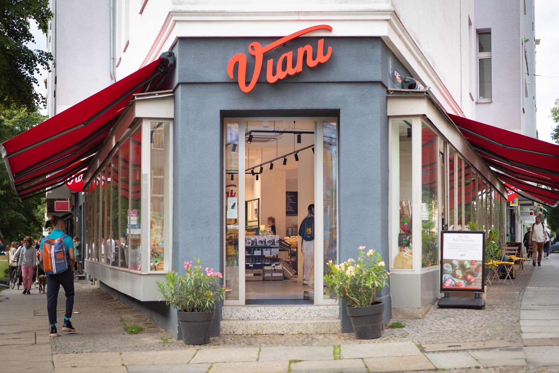 Viani Berlin Header edit n